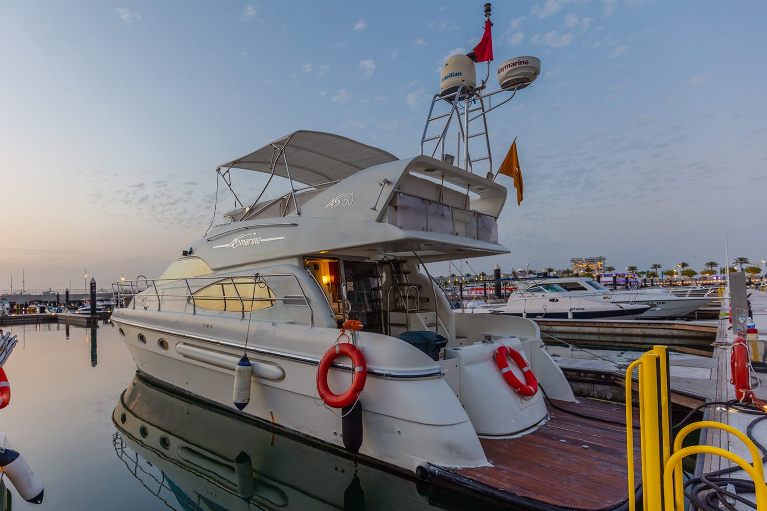 YACHT 50 FEET RENTAL IN DUBAI