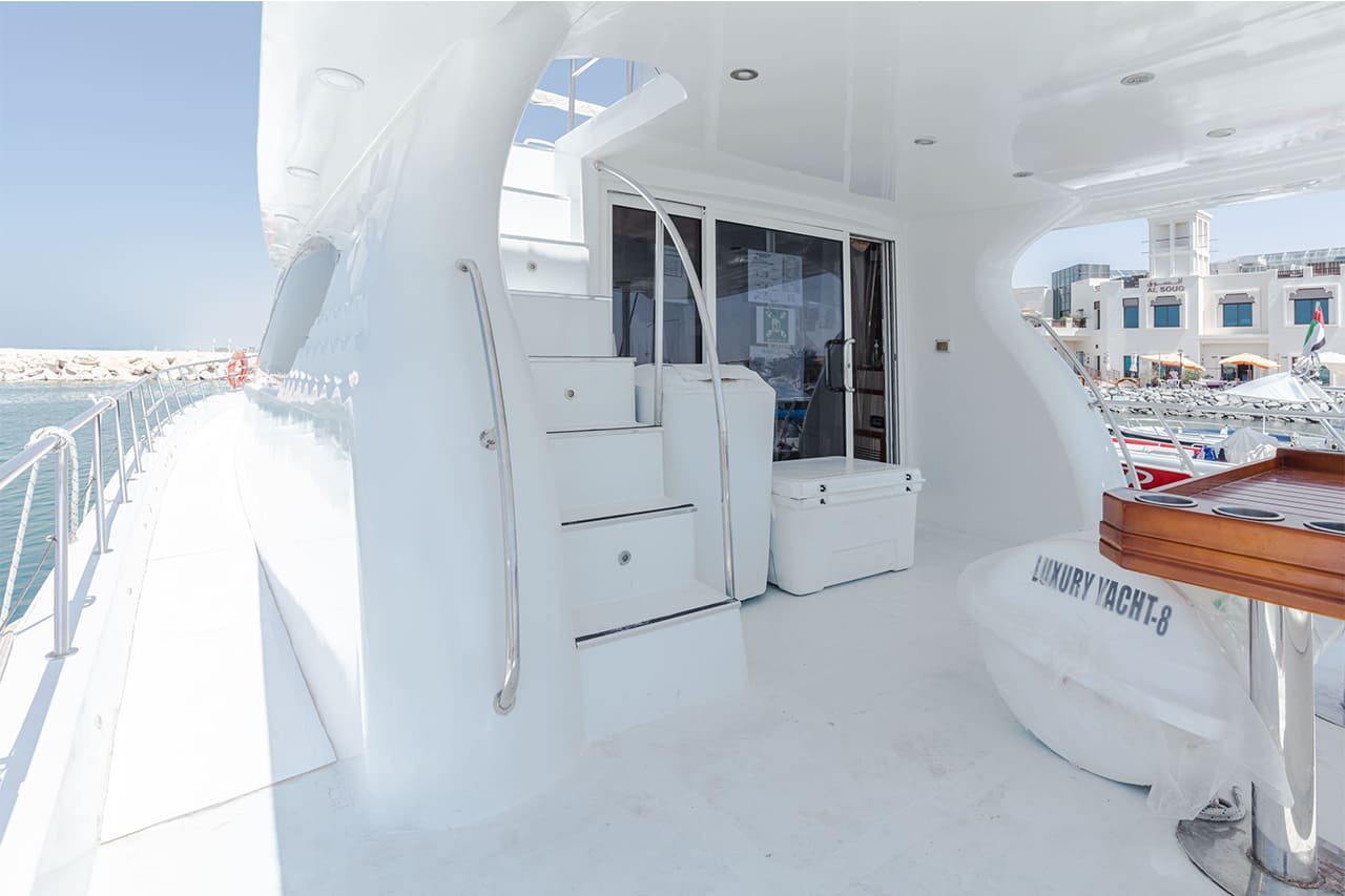 YACHT 82 FEET RENTAL IN DUBAI