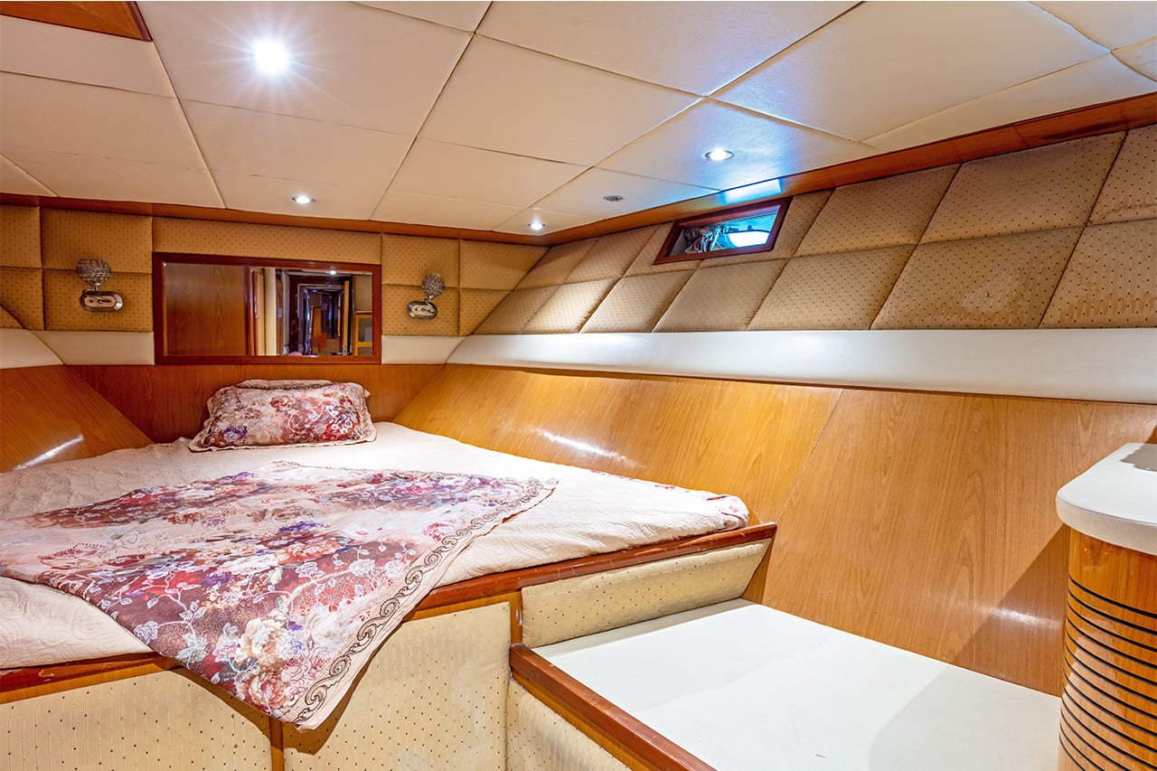 YACHT 82 FEET RENTAL IN DUBAI